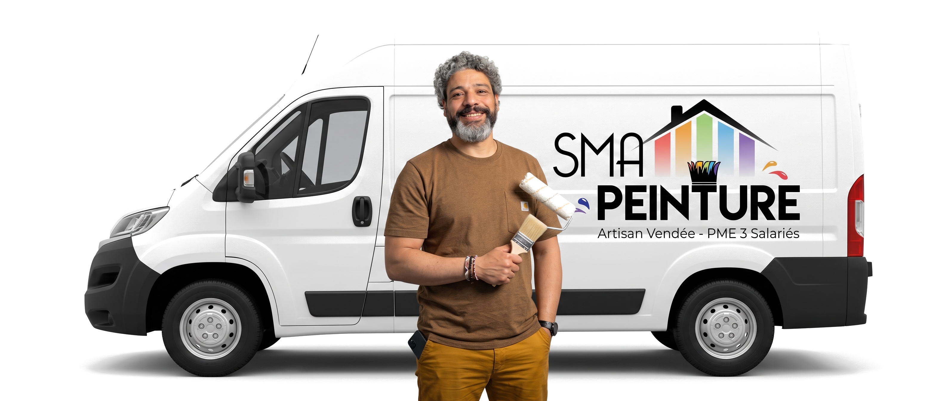 Salaha — artisan peintre SMA Peinture devant son van floqué